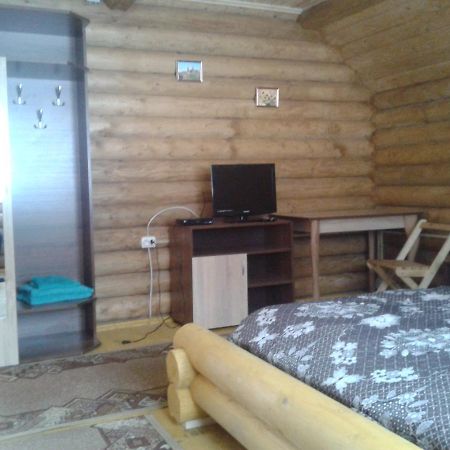 Boykivskiy Dvir Hotel Yasenitsa Zamkova Eksteriør billede
