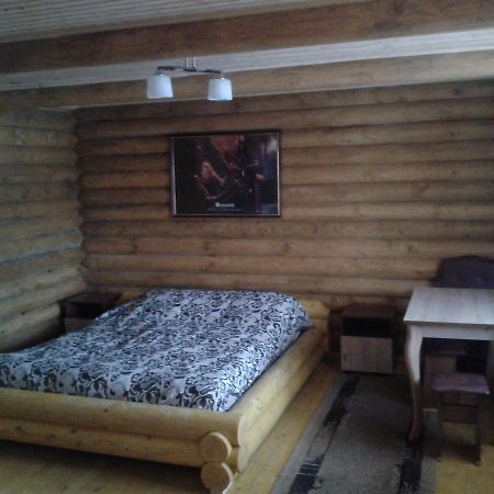 Boykivskiy Dvir Hotel Yasenitsa Zamkova Eksteriør billede