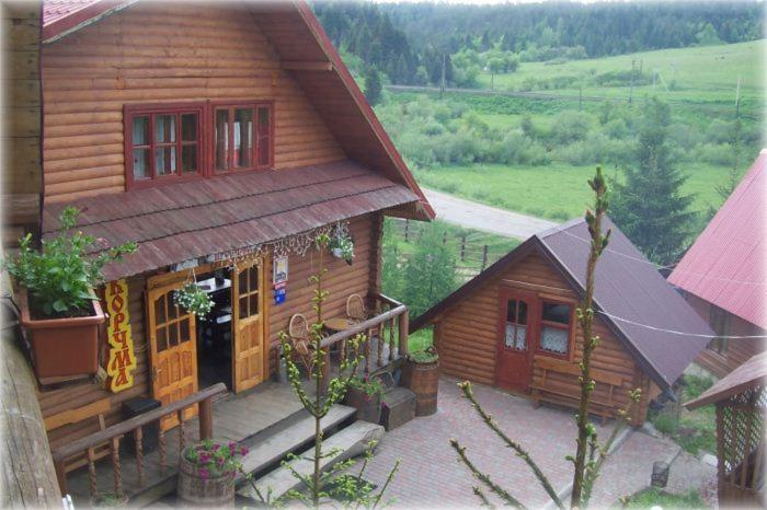 Boykivskiy Dvir Hotel Yasenitsa Zamkova Eksteriør billede