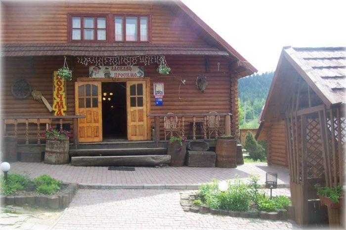 Boykivskiy Dvir Hotel Yasenitsa Zamkova Eksteriør billede