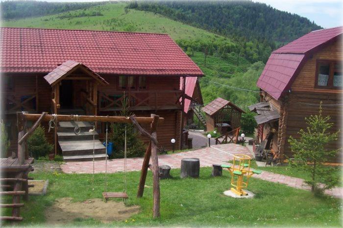 Boykivskiy Dvir Hotel Yasenitsa Zamkova Eksteriør billede