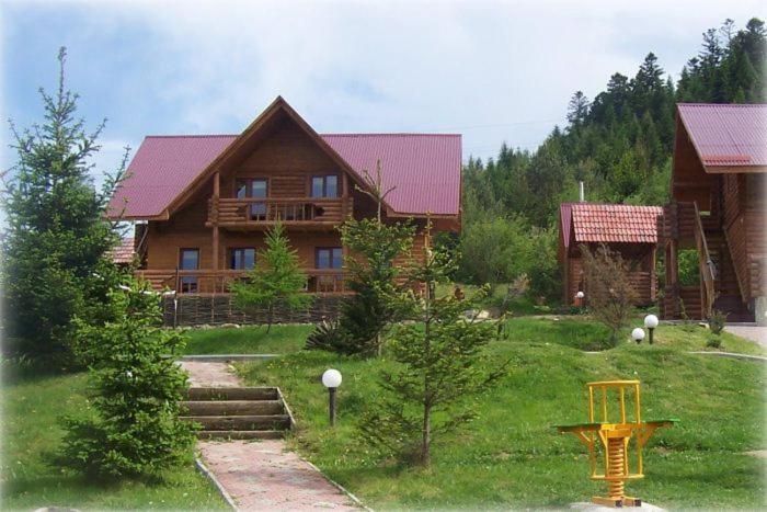 Boykivskiy Dvir Hotel Yasenitsa Zamkova Eksteriør billede