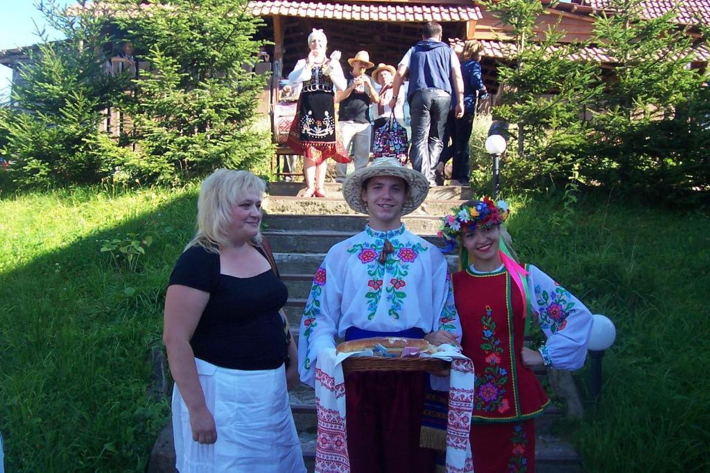 Boykivskiy Dvir Hotel Yasenitsa Zamkova Eksteriør billede