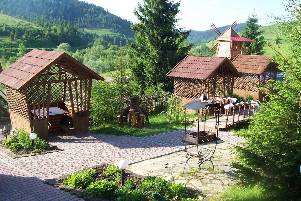 Boykivskiy Dvir Hotel Yasenitsa Zamkova Eksteriør billede