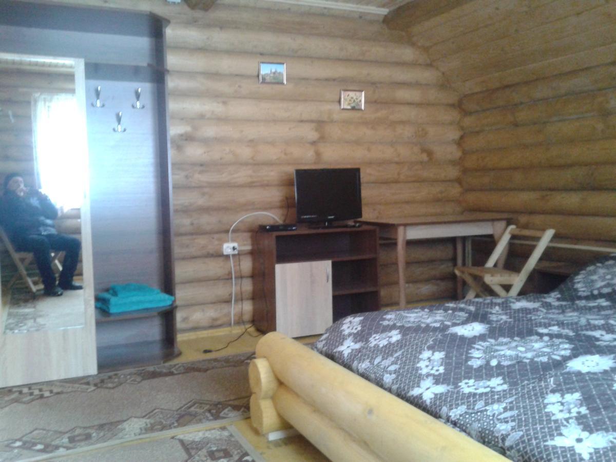 Boykivskiy Dvir Hotel Yasenitsa Zamkova Eksteriør billede